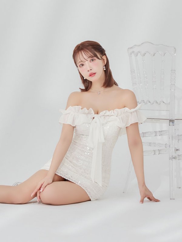 ホワイト　モデル：三上悠亜　身長：159cm　着用サイズ：Sサイズ