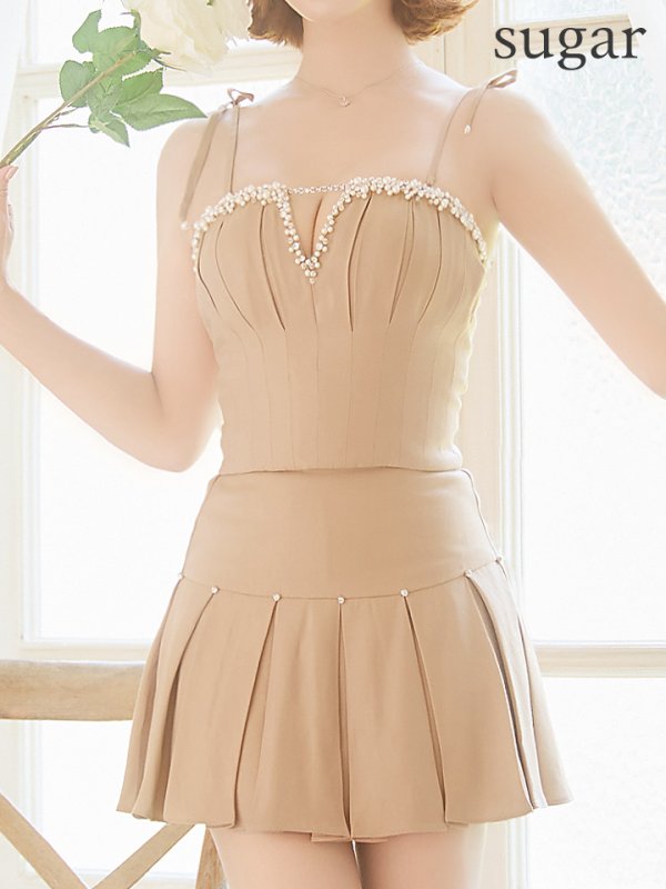 ベージュ　モデル：明日花キララ　身長：162cm　着用サイズ：Sサイズ