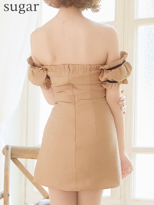 ベージュ　モデル：明日花キララ　身長162cm　着用サイズ：Sサイズ