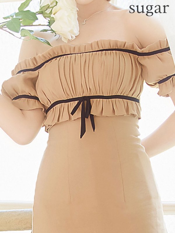 ベージュ　モデル：明日花キララ　身長162cm　着用サイズ：Sサイズ