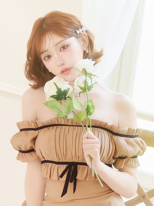 ベージュ　モデル：明日花キララ　身長162cm　着用サイズ：Sサイズ