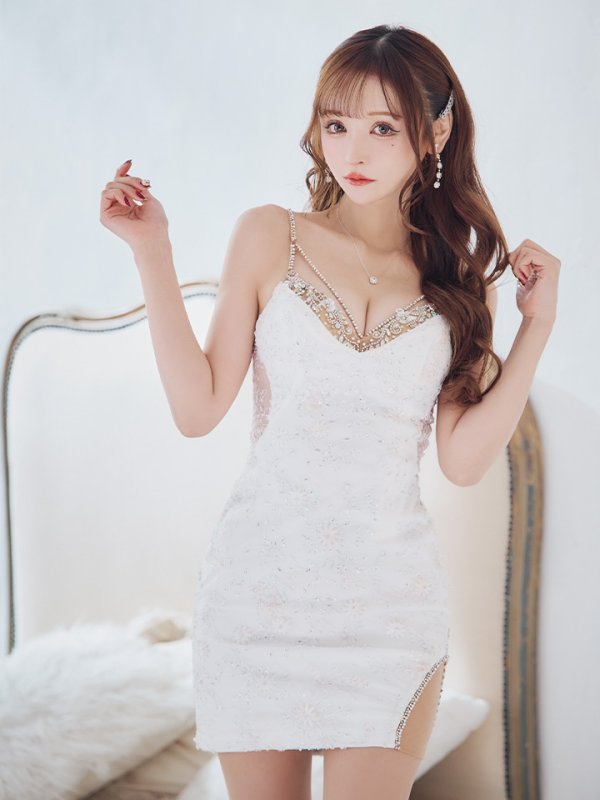 ホワイト  モデル：真優川咲　身長：158cm　着用サイズ：Sサイズ