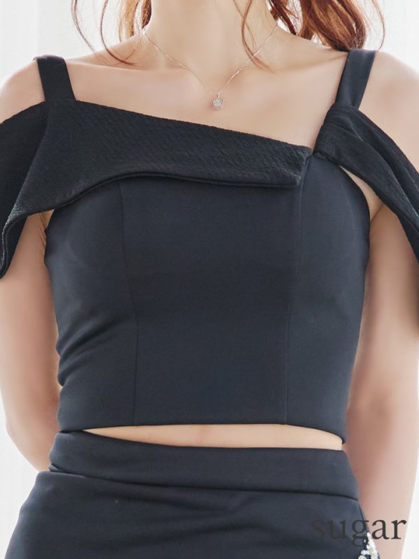 ブラック モデル：真優川咲　身長：158cm　着用サイズ：Sサイズ