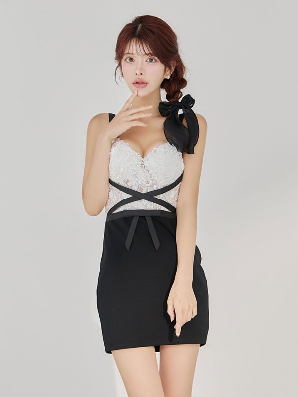 ブラック モデル:まりん 身長:164cm 着用サイズ:Sサイズ