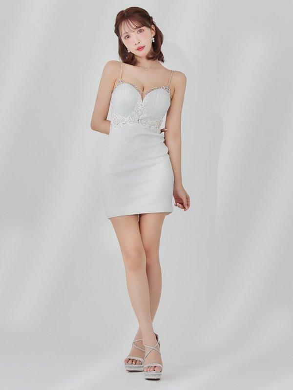 ホワイト モデル：三上悠亜　身長：159cm　着用サイズ：Sサイズ