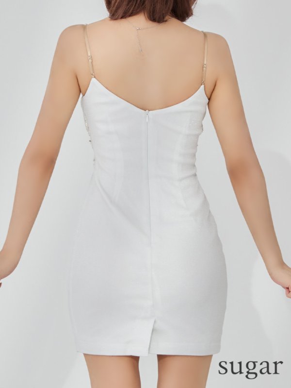 ホワイト モデル：三上悠亜　身長：159cm　着用サイズ：Sサイズ