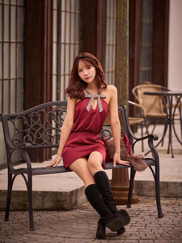 レッド モデル：三上悠亜　身長：159cm　着用サイズ：Sサイズ