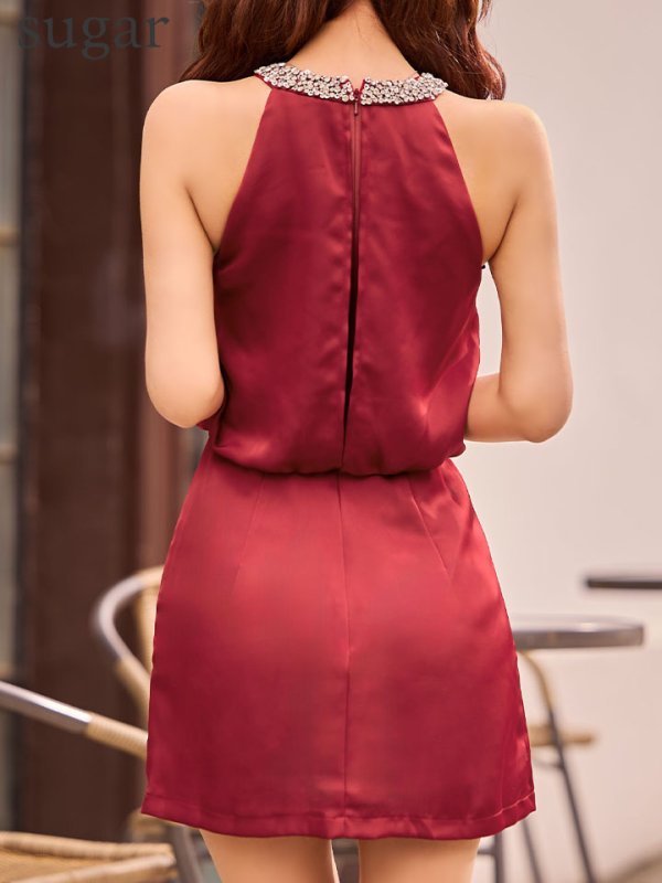 レッド モデル：三上悠亜　身長：159cm　着用サイズ：Sサイズ