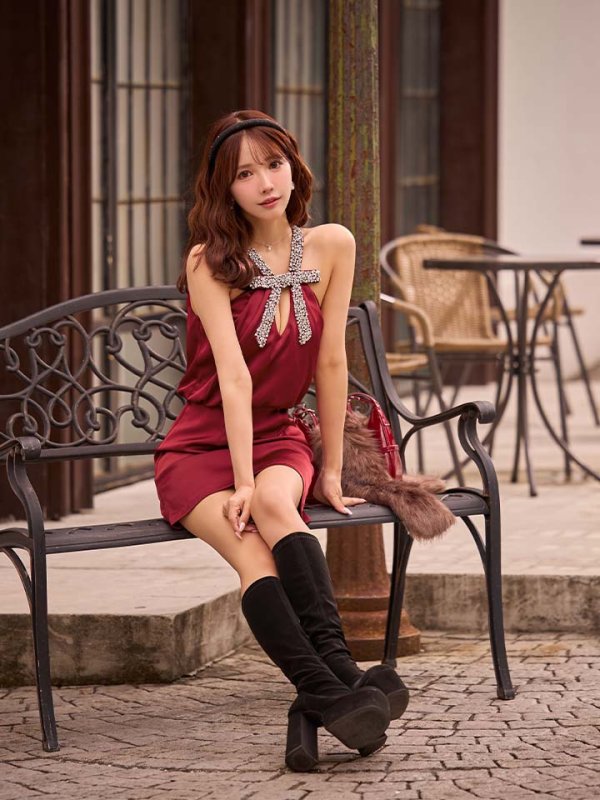 レッド モデル：三上悠亜　身長：159cm　着用サイズ：Sサイズ