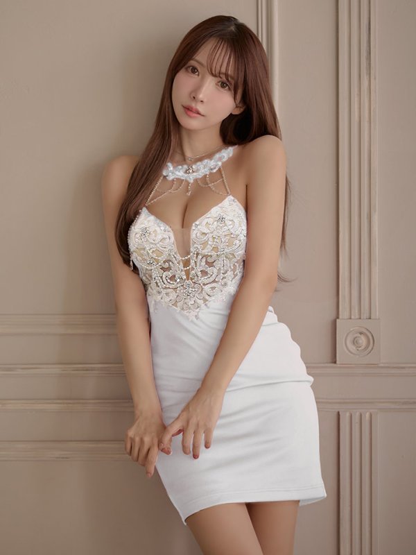 ホワイト　モデル：三上悠亜　身長：159cm　着用サイズ：Sサイズ