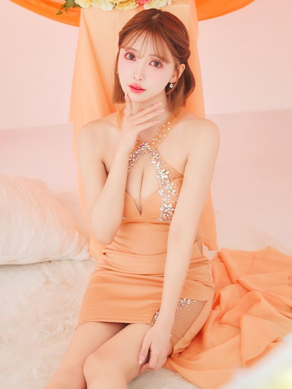 オレンジ モデル:三上悠亜 身長:159cm 着用サイズ:Sサイズ