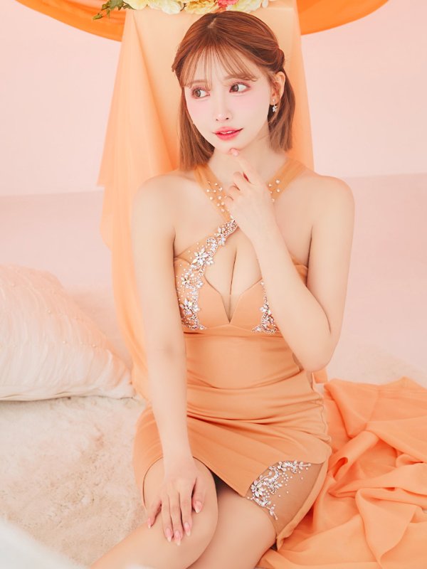 オレンジ モデル:三上悠亜 身長:159cm 着用サイズ:Sサイズ