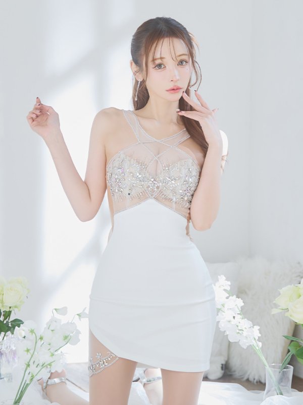 ホワイト モデル:真優川咲 身長:158cm 着用サイズ:Sサイズ