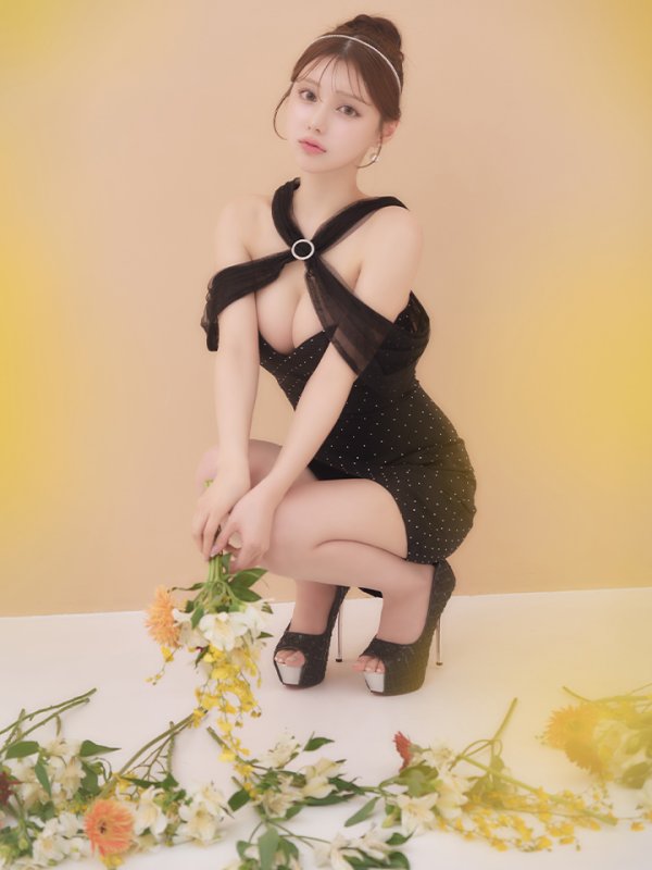 ブラック モデル：ももか　身長：156cm　着用サイズ：Sサイズ