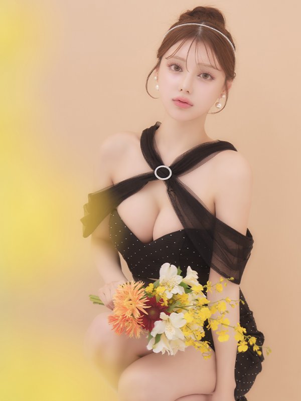 ブラック モデル：ももか　身長：156cm　着用サイズ：Sサイズ