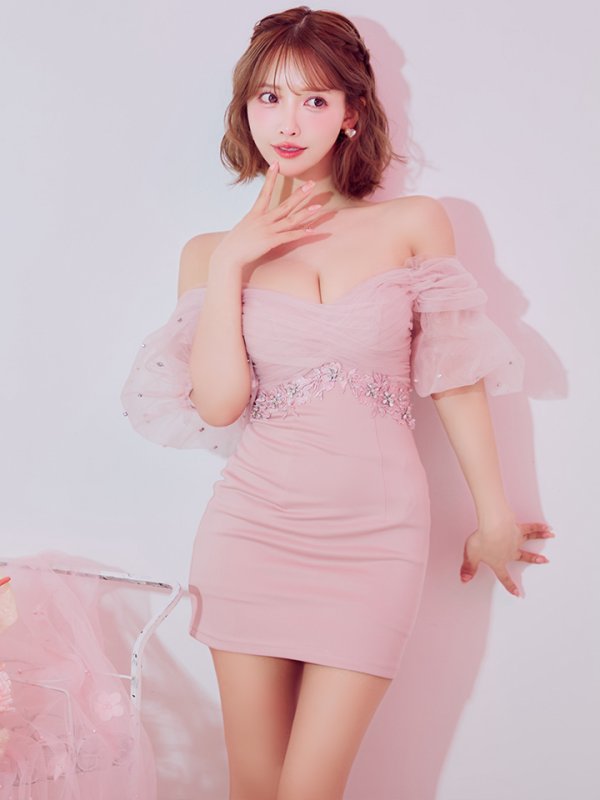 ピンク モデル:三上悠亜 身長:159cm 着用サイズ:Sサイズ