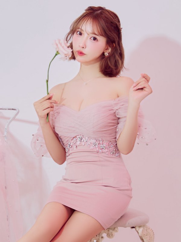 ピンク モデル:三上悠亜 身長:159cm 着用サイズ:Sサイズ