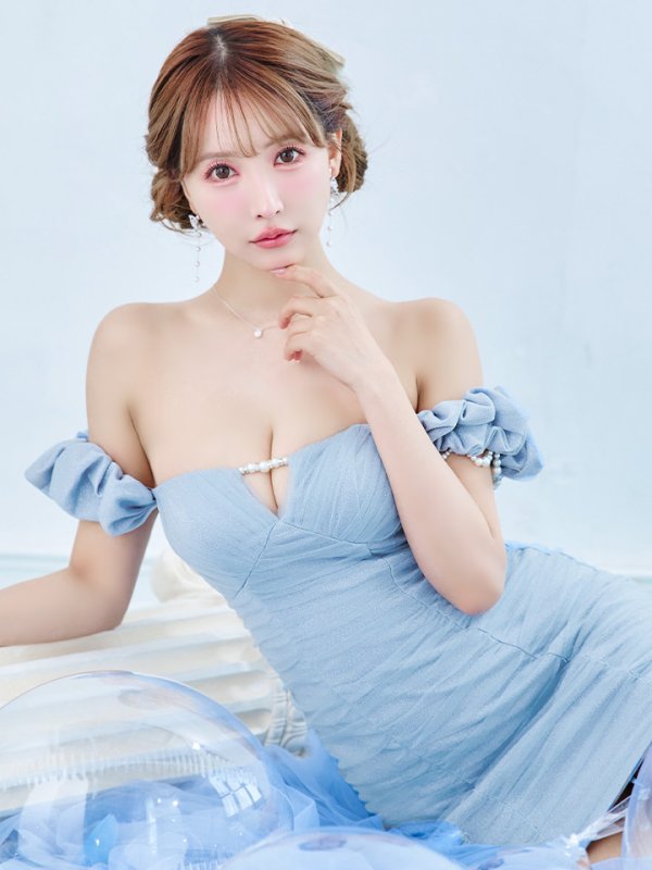 サックス モデル：三上悠亜　身長：159cm　着用サイズ：Sサイズ