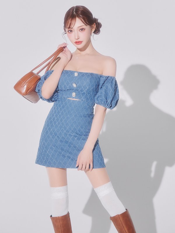 ブルー モデル：明日花キララ　身長：162cm　着用サイズ：Sサイズ