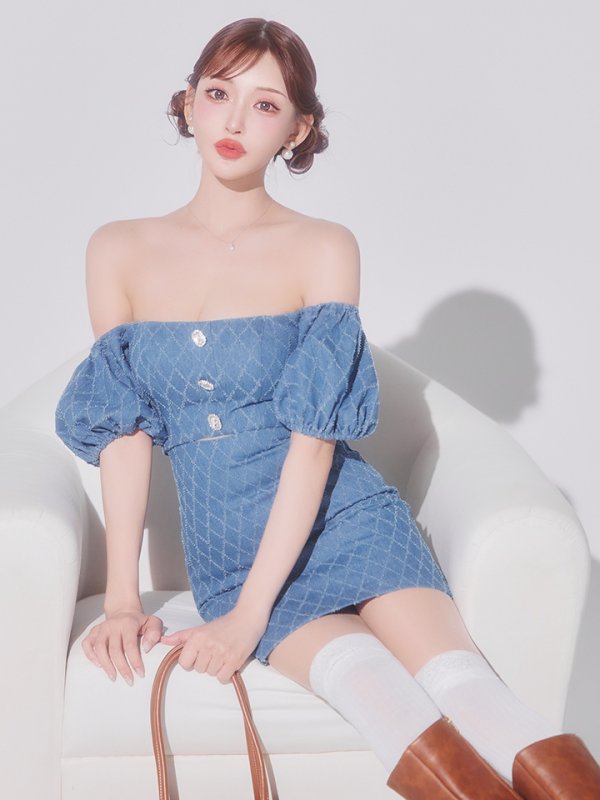 ブルー モデル：明日花キララ　身長：162cm　着用サイズ：Sサイズ