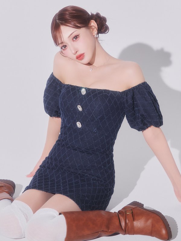 ネイビー モデル：明日花キララ　身長：162cm　着用サイズ：Sサイズ