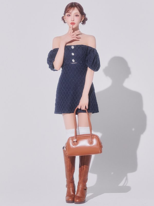 ネイビー モデル：明日花キララ　身長：162cm　着用サイズ：Sサイズ