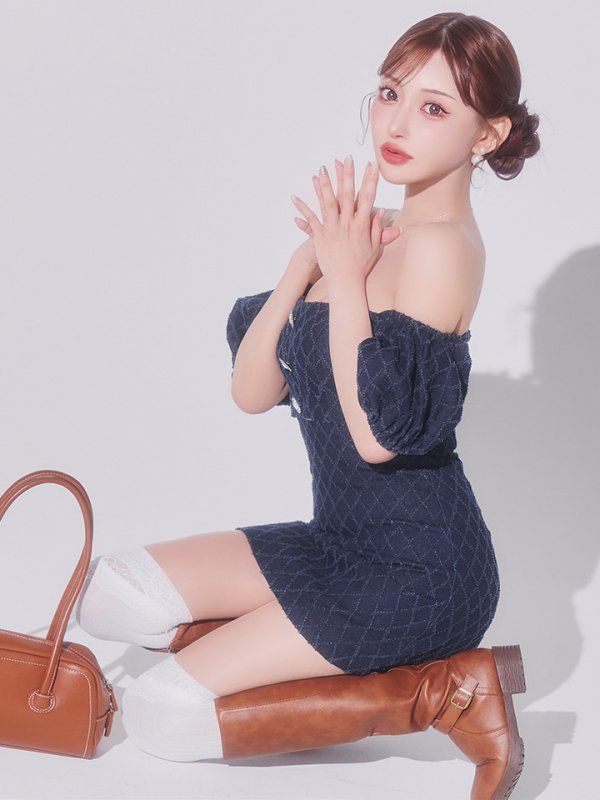 ネイビー モデル：明日花キララ　身長：162cm　着用サイズ：Sサイズ