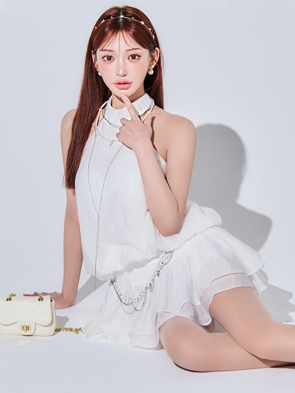 ホワイト モデル：明日花キララ　身長：162cm　着用サイズ：Sサイズ