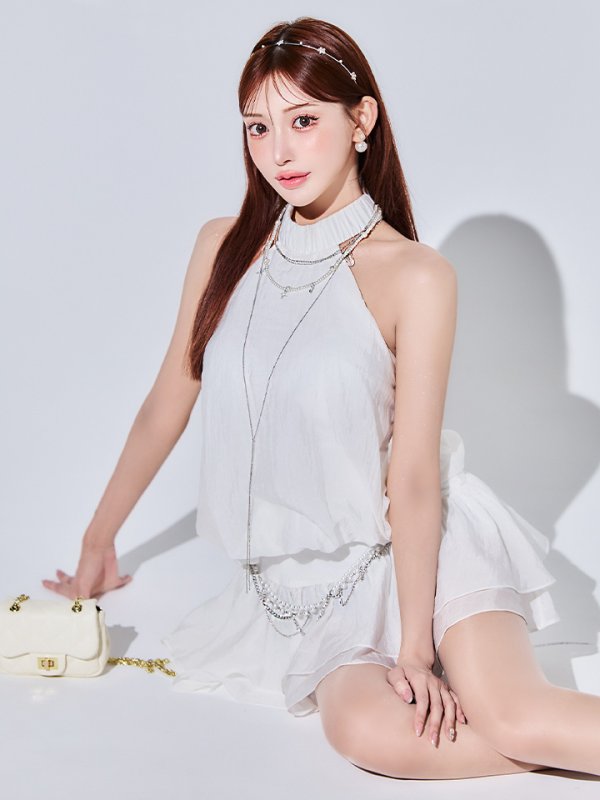 ホワイト モデル：明日花キララ　身長：162cm　着用サイズ：Sサイズ