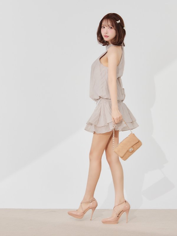 ベージュ　モデル：三上悠亜　身長：159cm　着用サイズ：Sサイズ