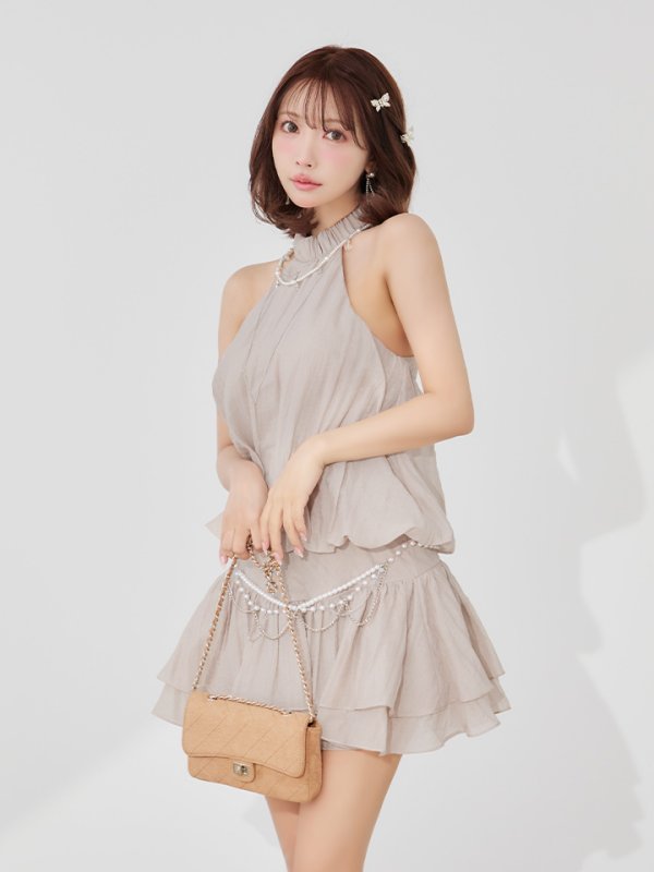 ベージュ　モデル：三上悠亜　身長：159cm　着用サイズ：Sサイズ