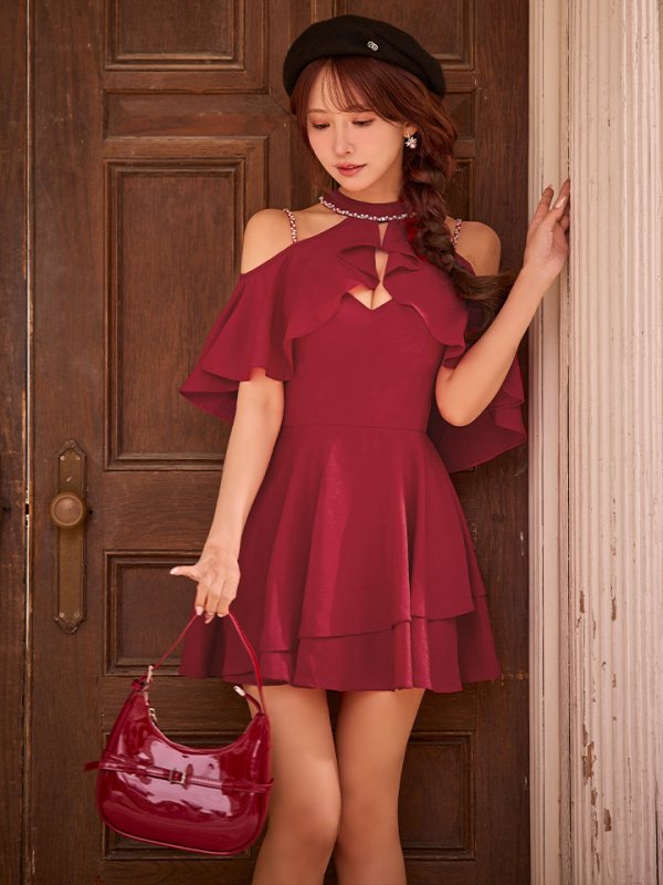 レッド　モデル：三上悠亜　身長：159cm　着用サイズ：Sサイズ