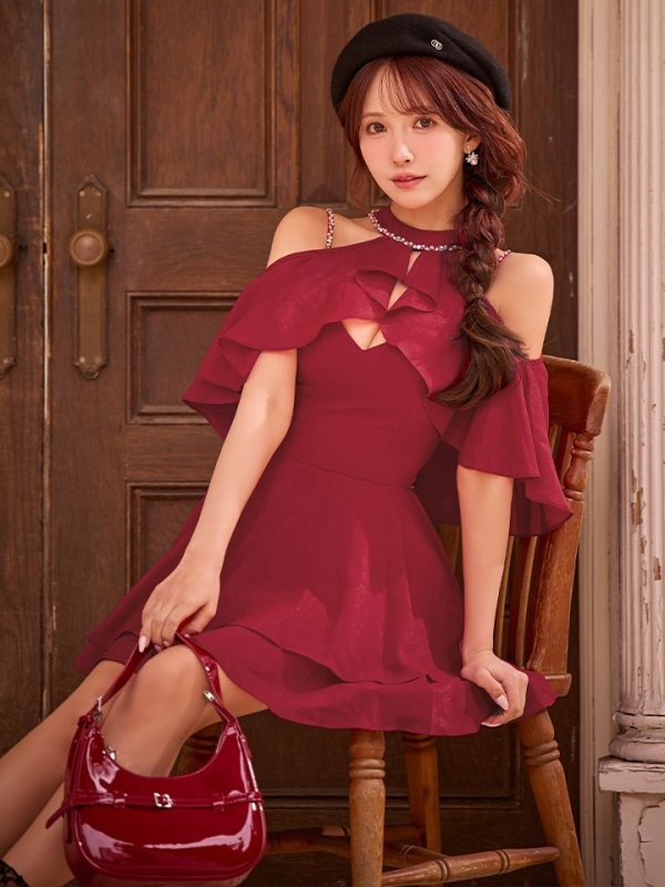 レッド　モデル：三上悠亜　身長：159cm　着用サイズ：Sサイズ