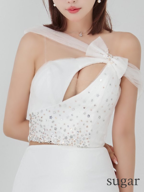 ホワイト　モデル：三上悠亜　身長：159cm　着用サイズ：Sサイズ