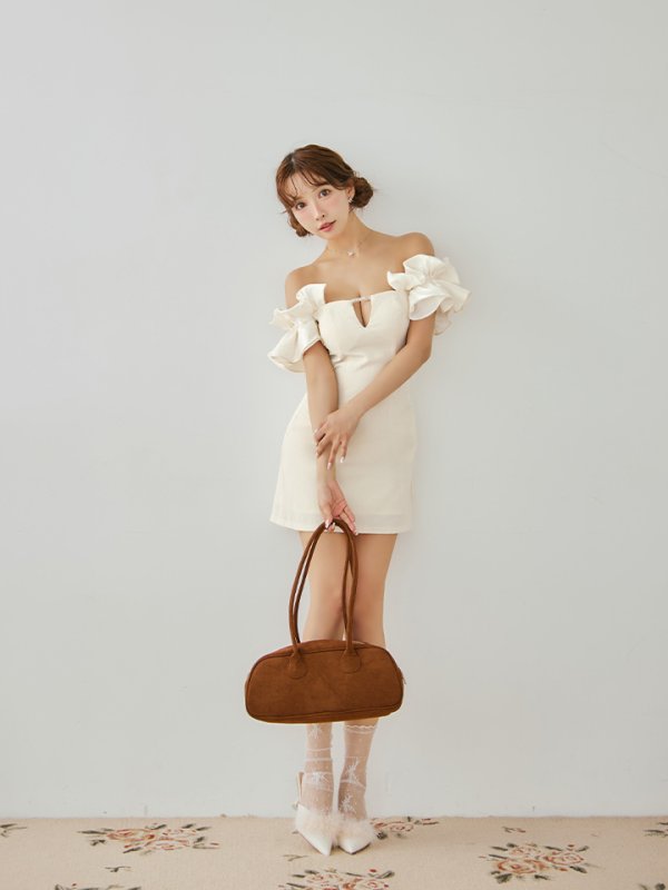 アイボリー　モデル：三上悠亜　身長：159cm　着用サイズ：Sサイズ