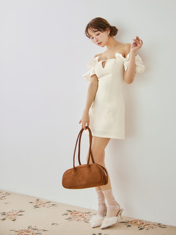 アイボリー　モデル：三上悠亜　身長：159cm　着用サイズ：Sサイズ