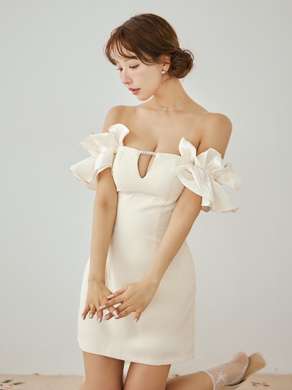 アイボリー　モデル：三上悠亜　身長：159cm　着用サイズ：Sサイズ