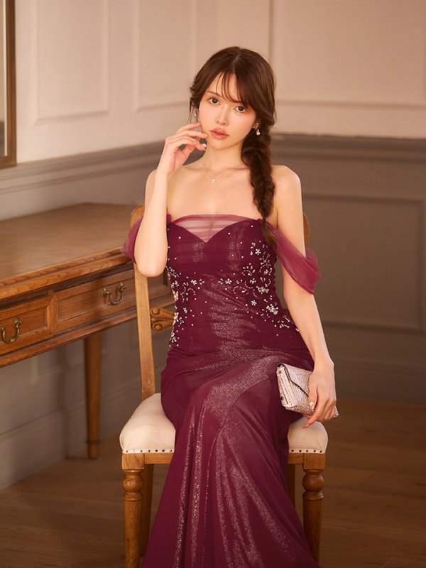 レッド モデル：ゆめ　身長：160cm　着用サイズ：Sサイズ