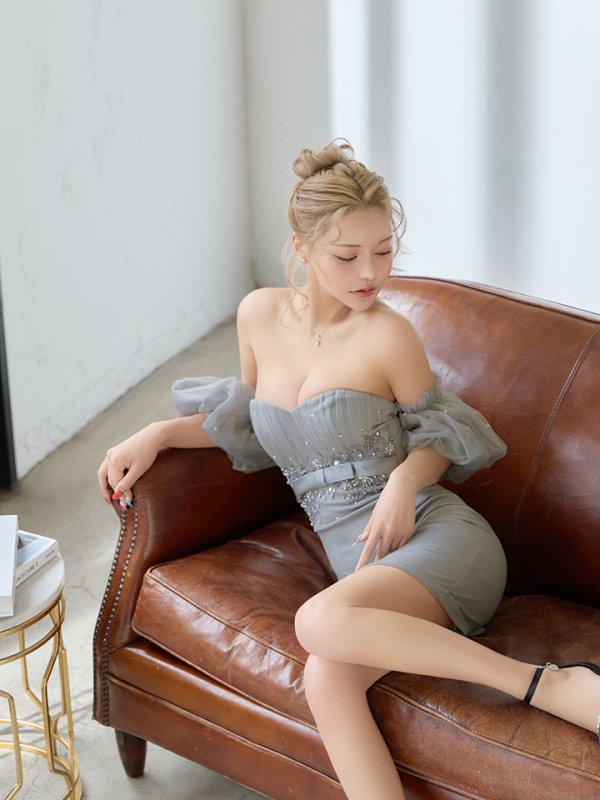 グレー　モデル：如月れい　身長：156cm　着用サイズ：Sサイズ