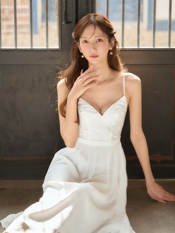 ホワイト　モデル：あすか　身長：170cm　着用サイズ：Sサイズ