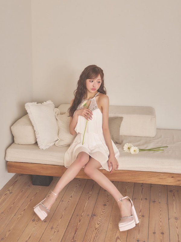 ホワイト　モデル：かるあ　身長：156cm　着用サイズ：Sサイズ