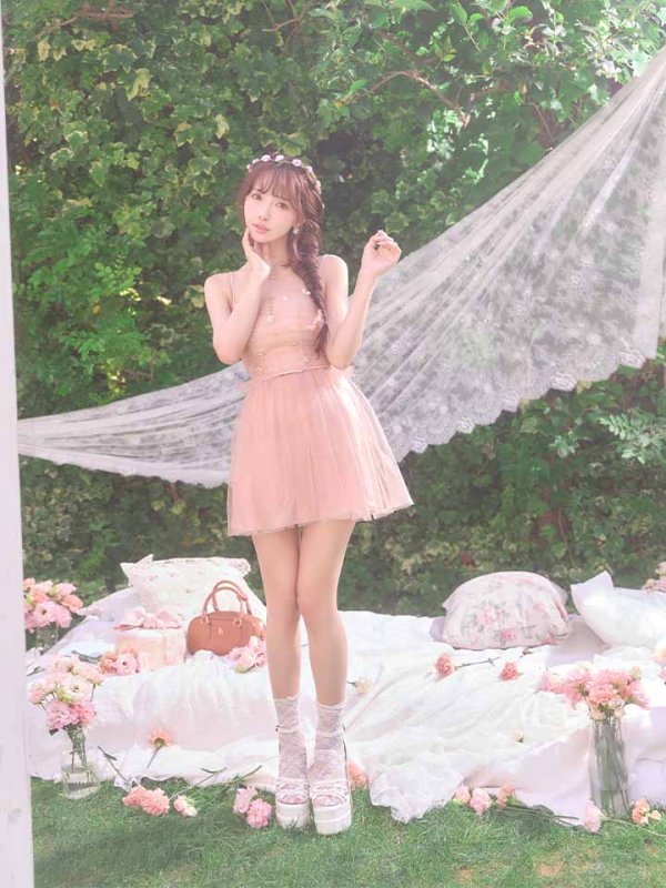ピンク　モデル：三上悠亜　身長：159cm　着用サイズ：Sサイズ