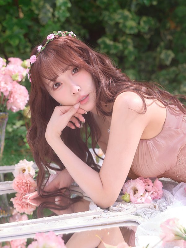 ピンク　モデル：三上悠亜　身長：159cm　着用サイズ：Sサイズ