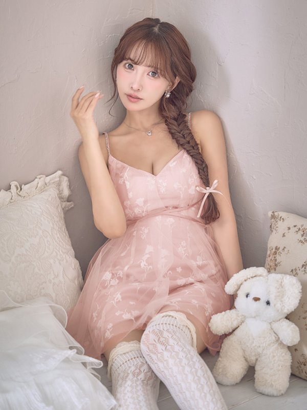 ピンク　モデル：三上悠亜　身長：159cm　着用サイズ：Sサイズ