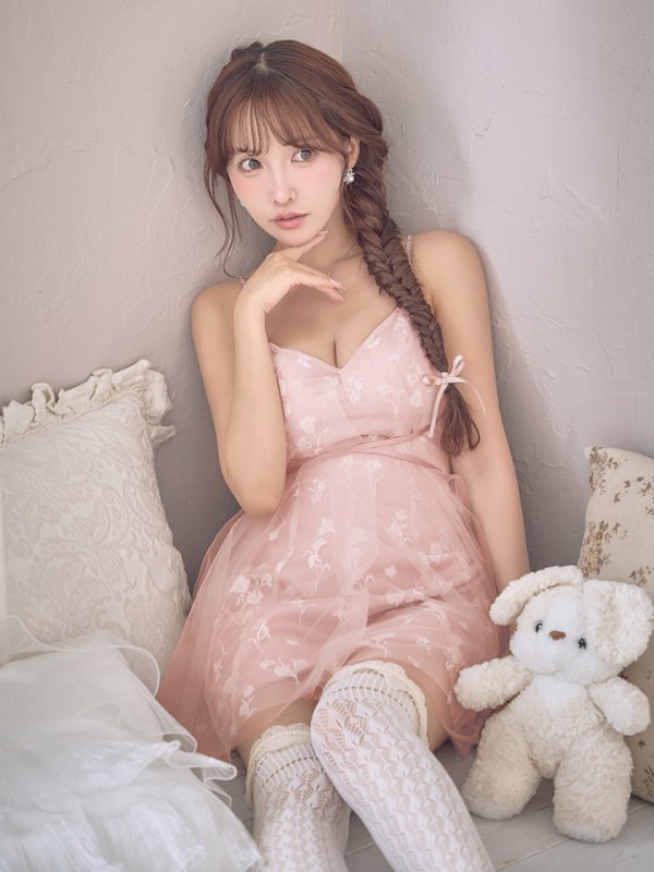 ピンク　モデル：三上悠亜　身長：159cm　着用サイズ：Sサイズ