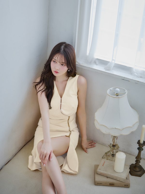 画像13: 【VELIQUE/ヴェリーク】シンプル/ ワンカラー/ ノースリーブ/ ジップデザイン/ 裾フリル/ 膝丈/ ミディアムドレス/ キャバドレス【HC02】 (13)