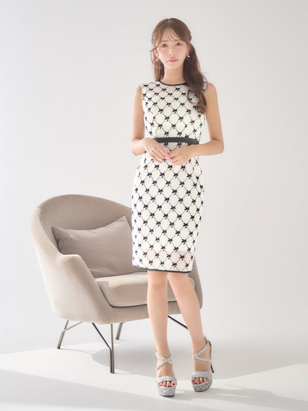 ホワイト モデル：りな　身長：160cm　着用サイズ：Sサイズ