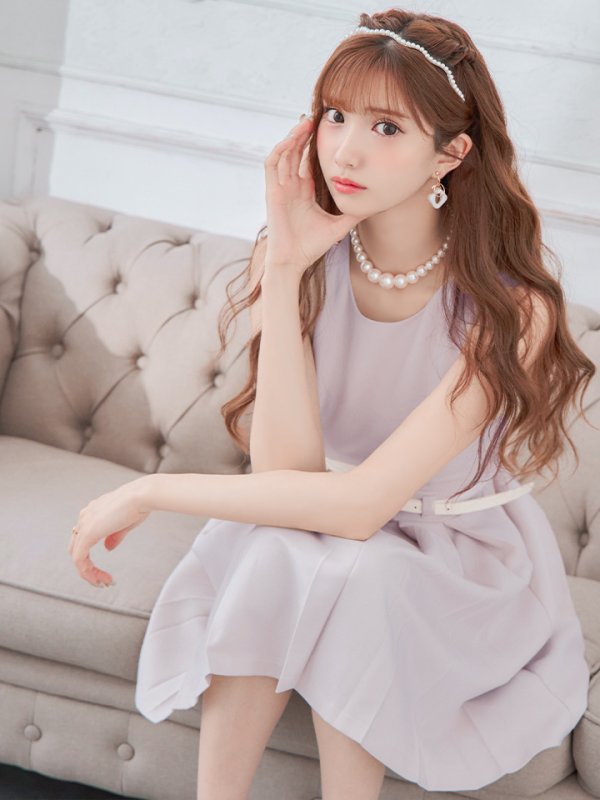 画像2: Lサイズあり【DEA./ディア】ワンカラー/ ノースリーブ/ ベルト付き/ プリーツ/ フレア/ ワンピース/ ミニドレス/ キャバドレス【OF08】 (2)