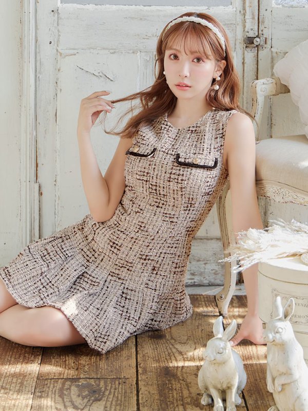 ベージュ モデル：三上悠亜　身長：159cm　着用サイズ：Sサイズ