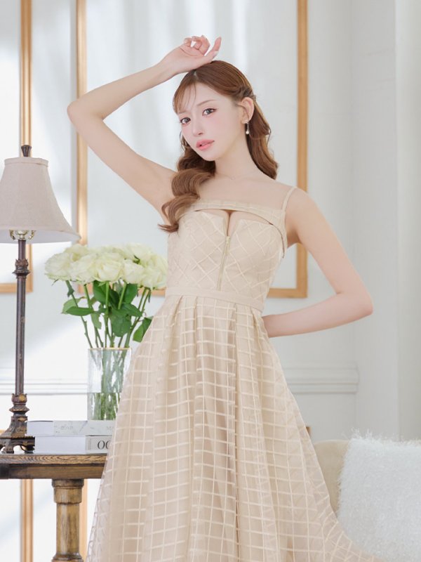 アイボリー モデル:明日花キララ 身長:162cm 着用サイズ:Sサイズ